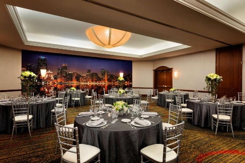 Hilton Chicago/Magnificent Mile Suites image 9