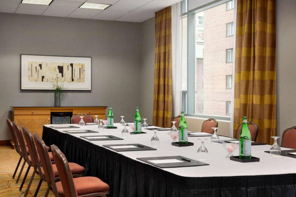Hilton Chicago/Magnificent Mile Suites Image 10