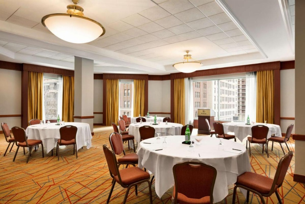 Hilton Chicago/Magnificent Mile Suites Image 11