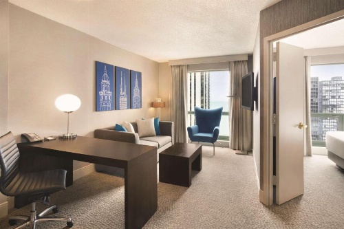 Hilton Chicago/Magnificent Mile Suites image 14