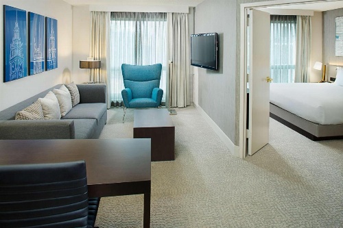 Hilton Chicago/Magnificent Mile Suites image 15