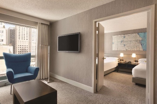 Hilton Chicago/Magnificent Mile Suites image 1