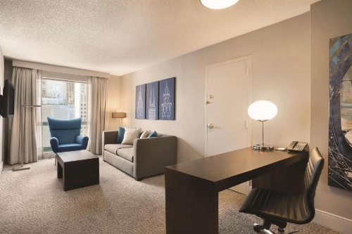 Hilton Chicago/Magnificent Mile Suites image 17