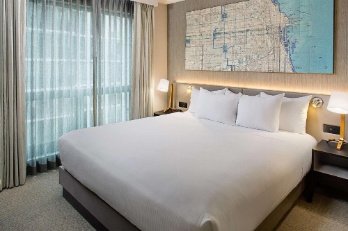 Hilton Chicago/Magnificent Mile Suites image 18