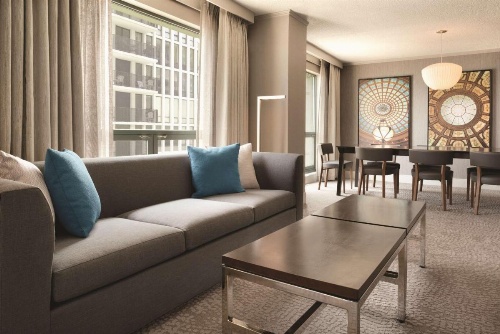 Hilton Chicago/Magnificent Mile Suites image 22