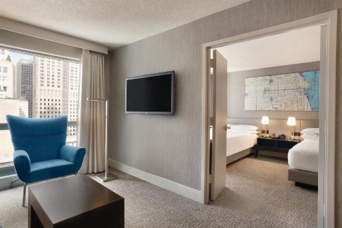 Hilton Chicago/Magnificent Mile Suites image 39